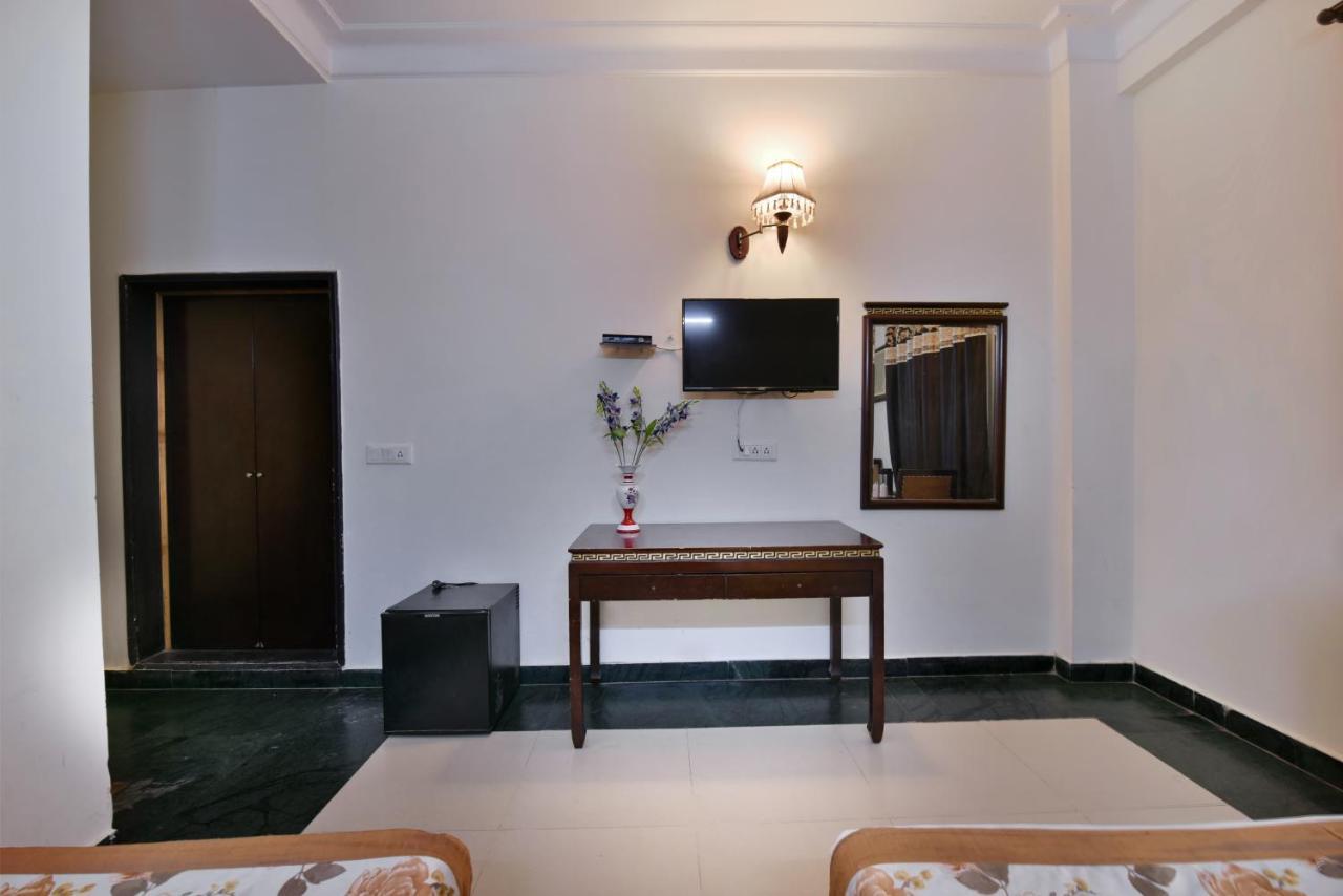 Hotel Revels By A1Rooms New Delhi Exterior photo